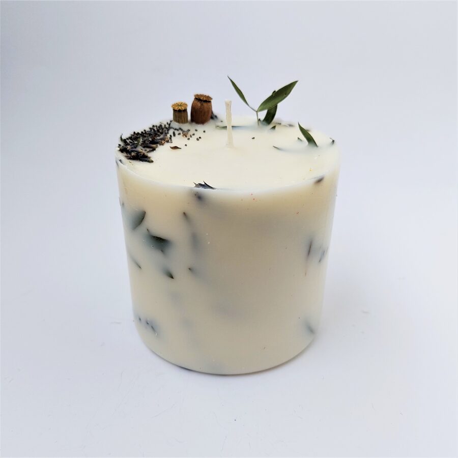 Soy wax candle with meadow flowers and essential oils of lavanda - L size
