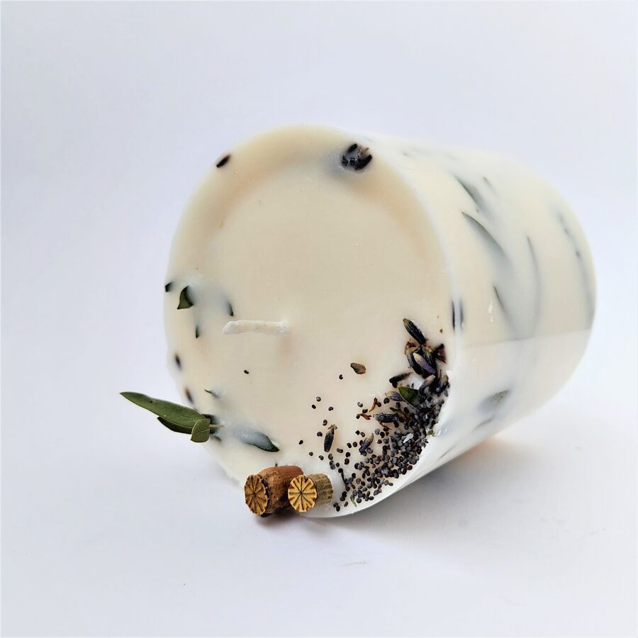 Soy wax candle with meadow flowers and essential oils of lavanda - L size