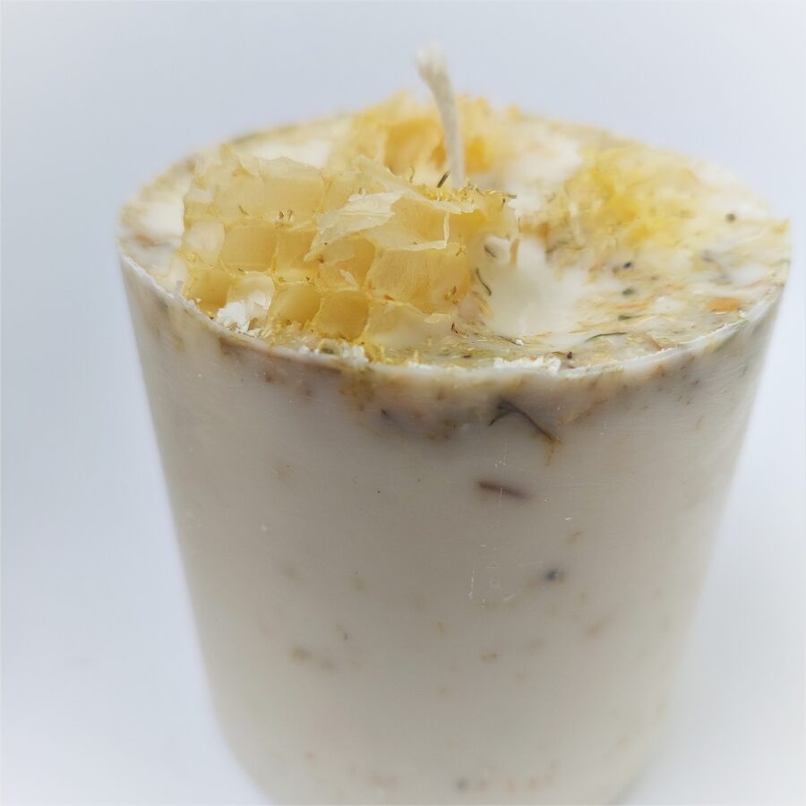 Soy wax candle with honey cells and linden aroma - L size