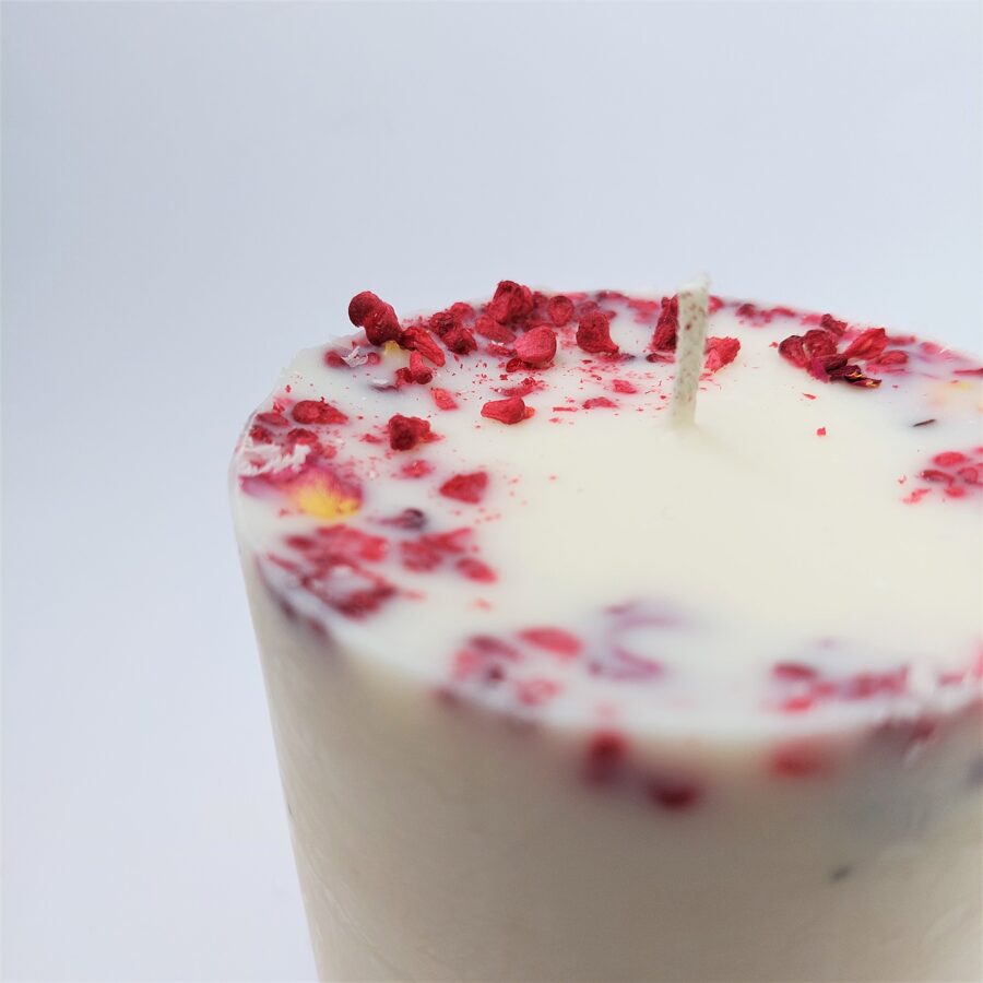 Soy wax candle with aroma and decors of berries - L Size