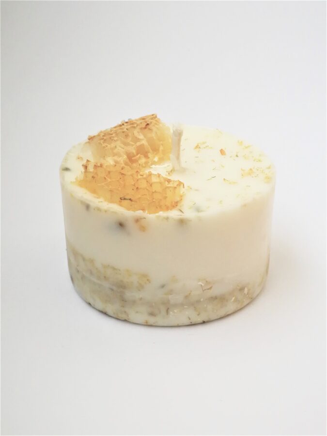 Soy wax candle with honey cells and linden aroma - S size