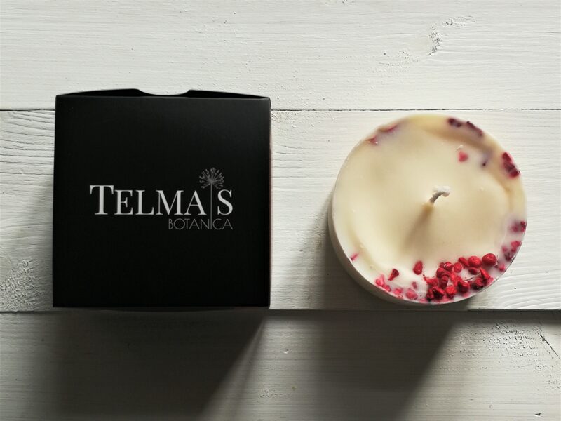Soy wax candle with aroma and decors of berries - S Size